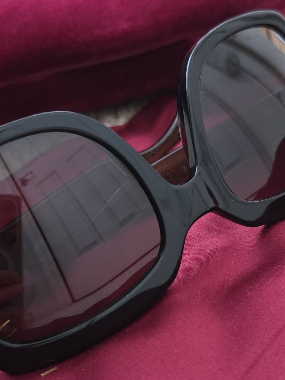 Gucci Glossy Black Oversized Round Sunglasses - Picture 1 of 4